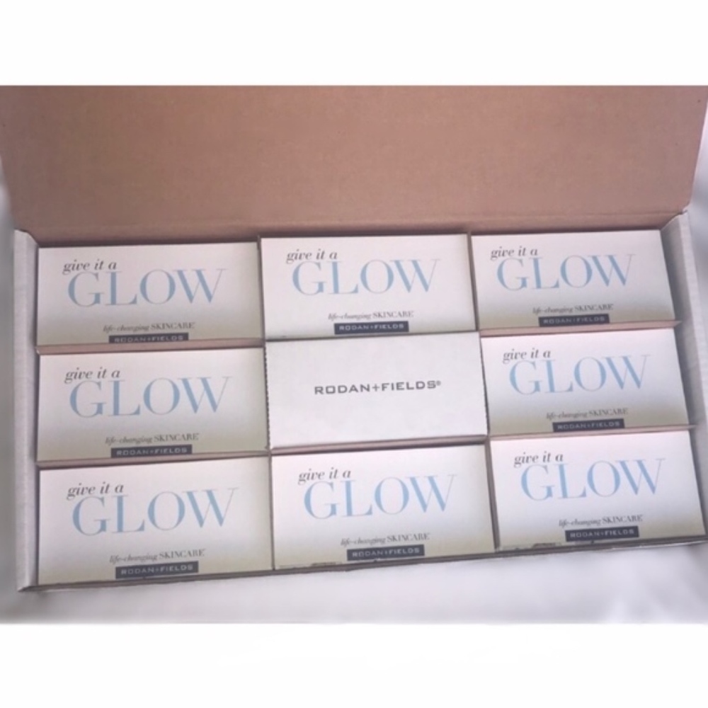 RODAN + FIELDS REDEFINE Give It A Glow Samples